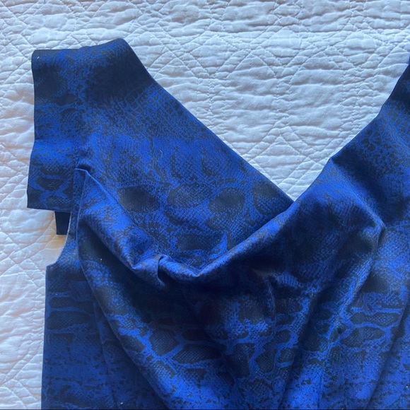 Iconic Black Halo Jackie O navy/black python print sheath dress with Bi-stretch - Picture 6 of 8